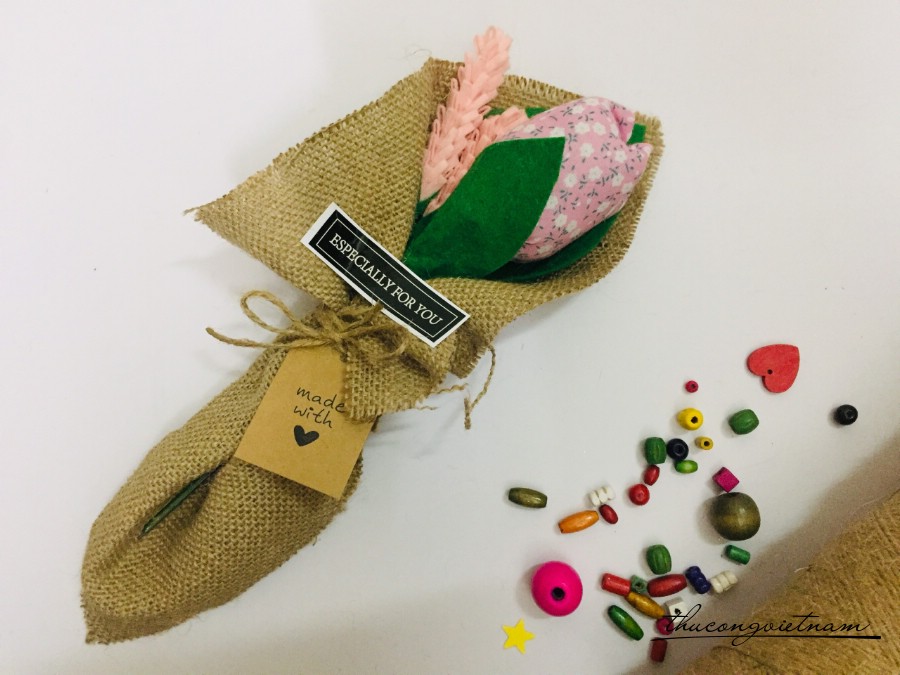 Bó hoa tulip 1 bông- hồng hoa trắng